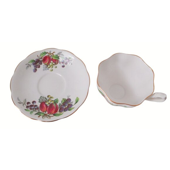 Vintage Queen Anne Tea Cup Saucer Floral Fine Bone China England Teacup - Picture 3 of 5